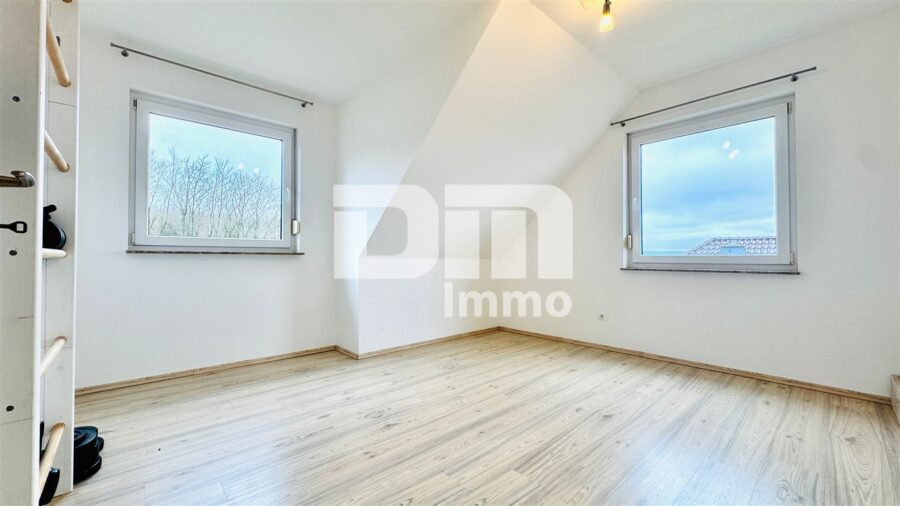 (R)eserviert!Modernes Wohnerlebnis mit großer Terrasse + Carport - OG / DG Schlafzimmer